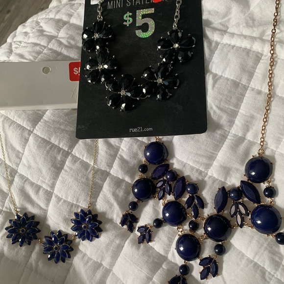 Statement Necklaces - Picture 5 of 7